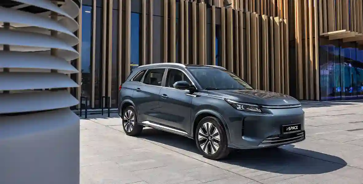 EVOLUTE объявляет о старте продаж обновленного гибридного кроссовера EVOLUTE i‑SPACE